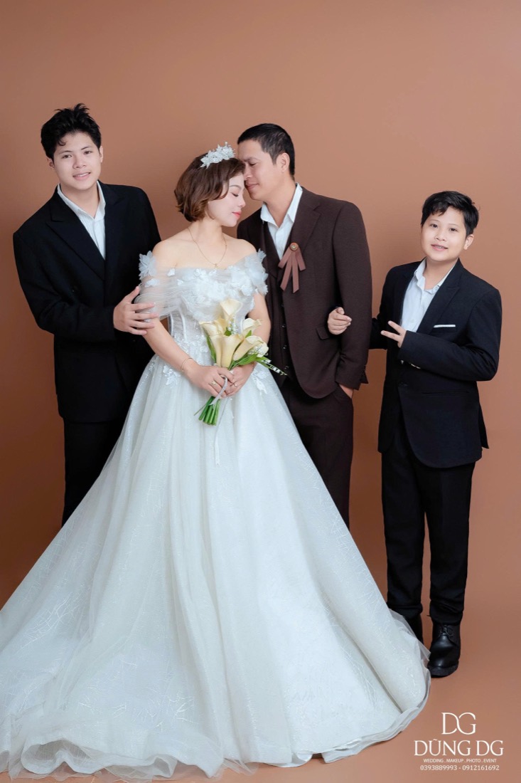 Gia đình chụp ảnh tại Studio Dũng DG